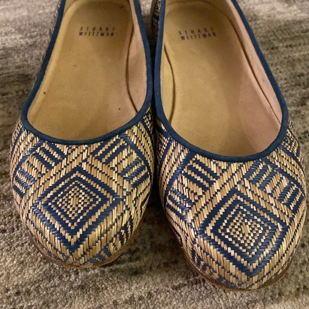 Stuart Weitzman ballet flats - size 6 - round toe - great condition